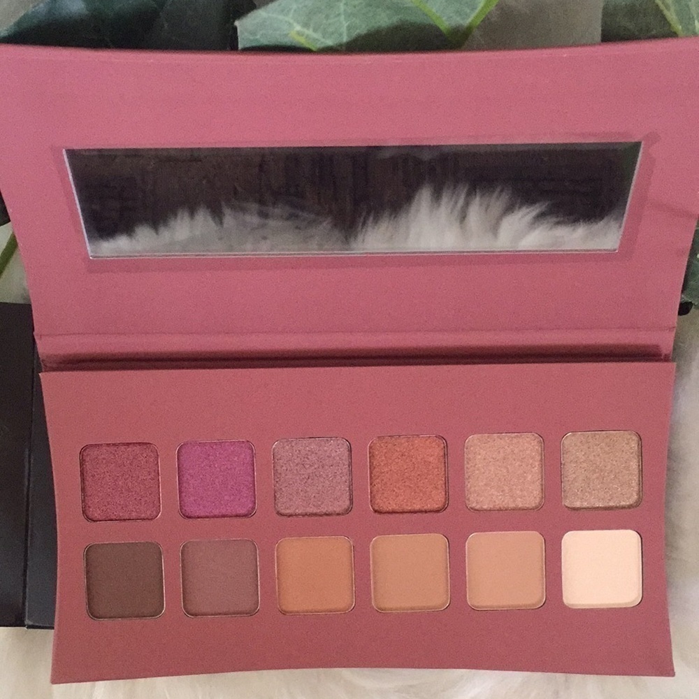 Unveiled Artistry Palette - Picture 4 of 9